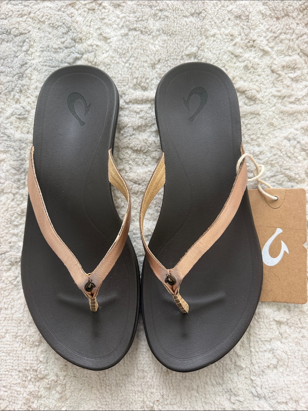 OluKai Ho’opio Leather Copper/DK Java sandals size 8 Women